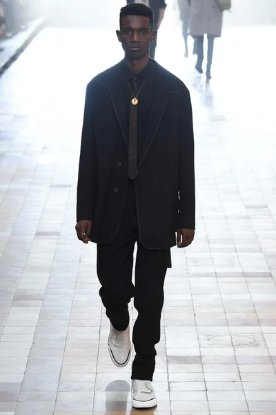Look 11